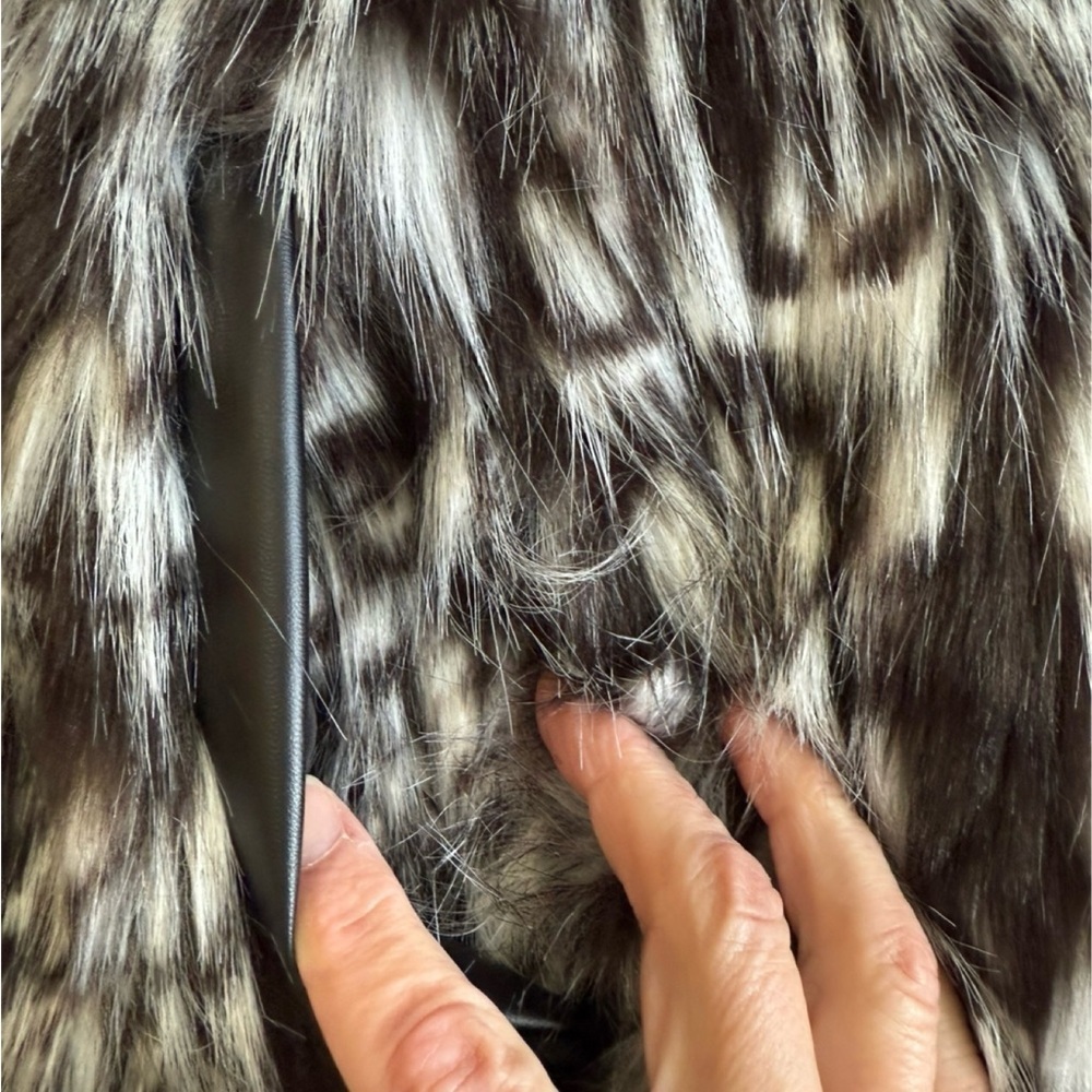 Via Spiga Faux Fur Vest in Brown and White. XL - Picture 4 of 9